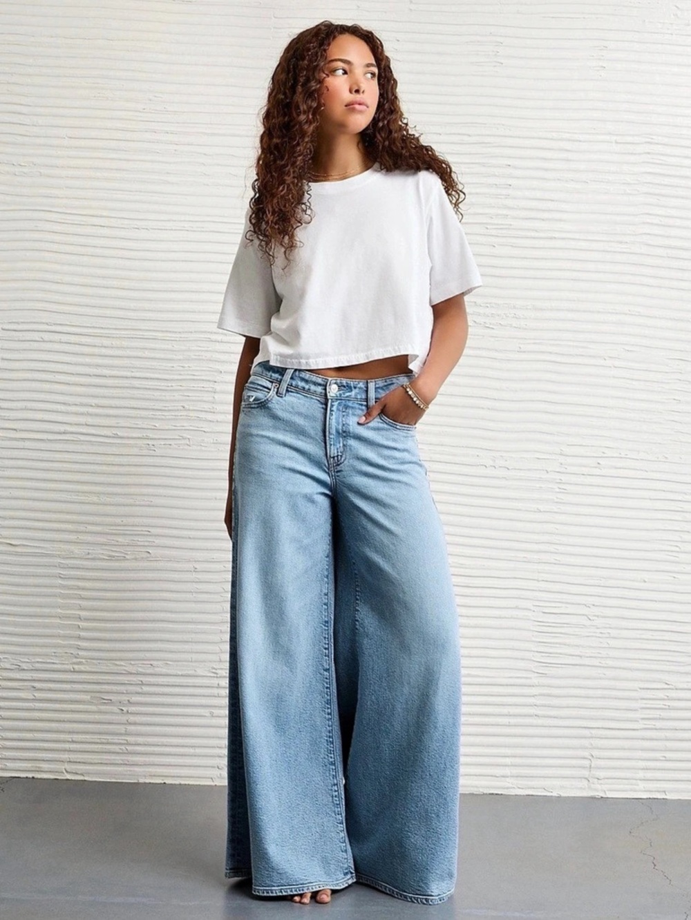 American Eagle A-Line Fit Wide Leg Jeans in Blue Size 10 Like New